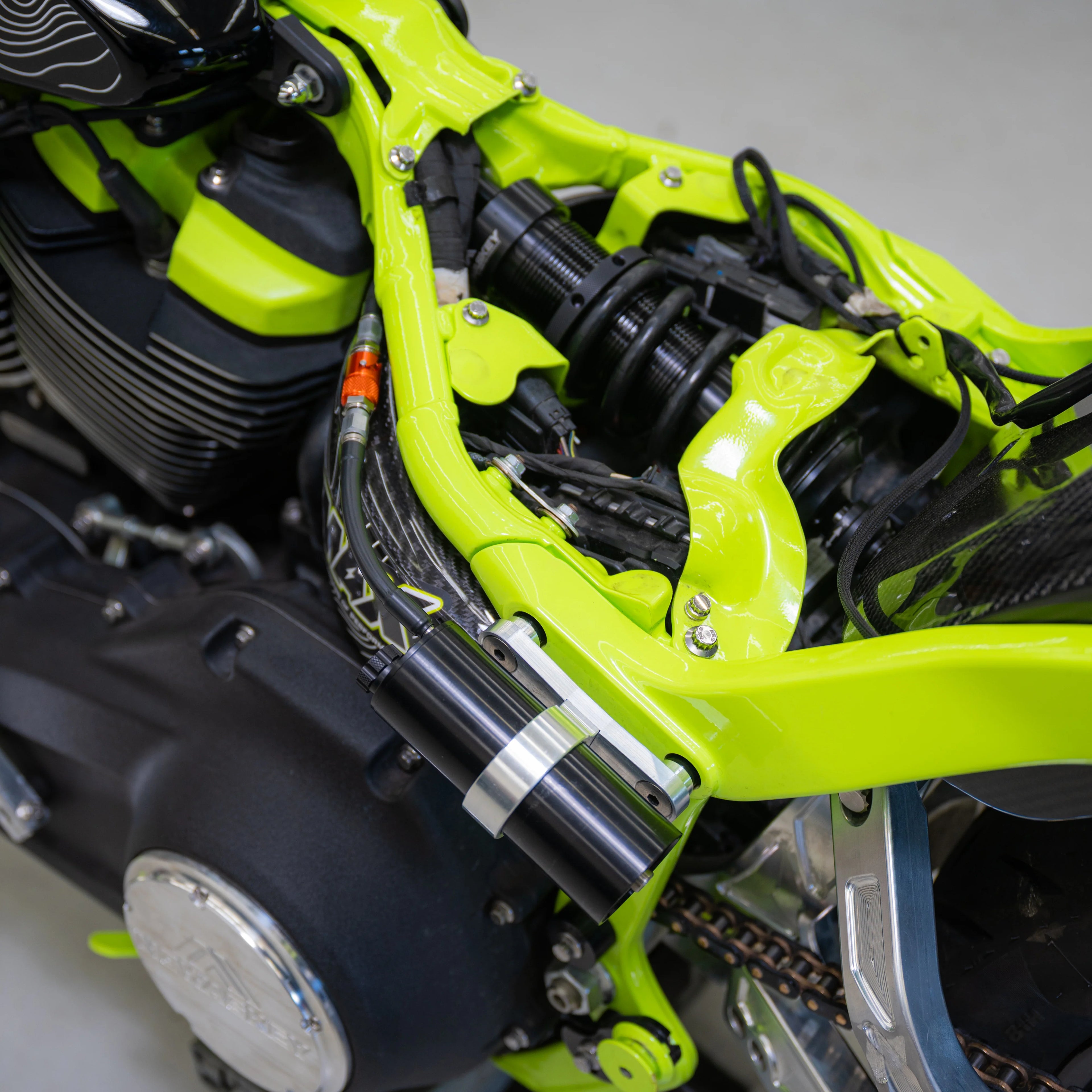 Nowaskey M8 Softail Remote Reservoir Shock