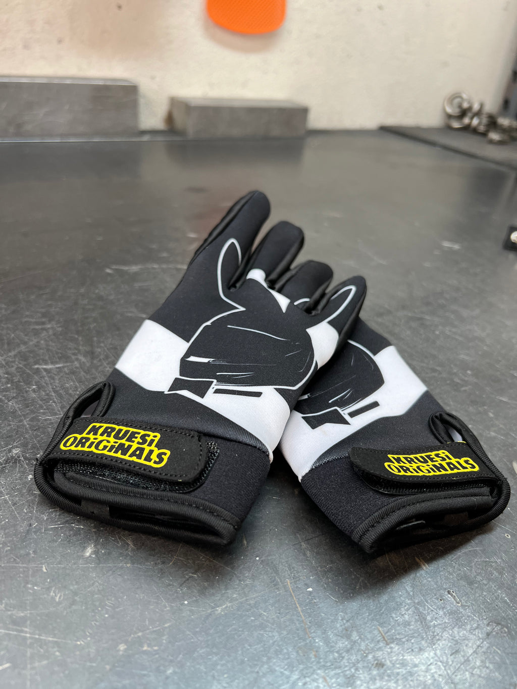 “Stunt Bunny” Moto Gloves