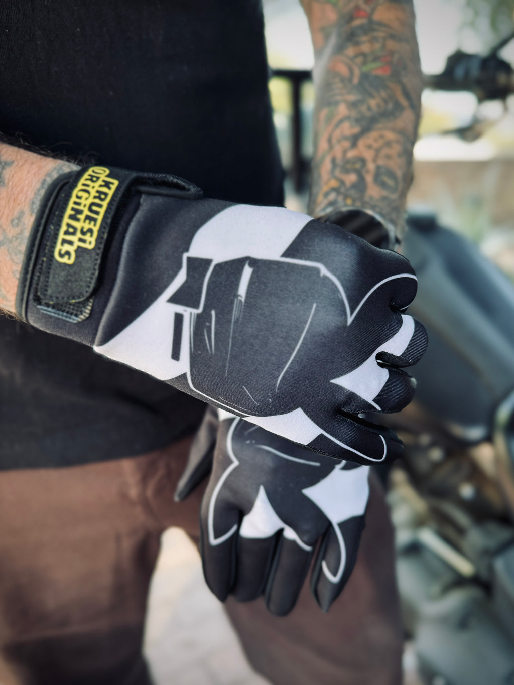 “Stunt Bunny” Moto Gloves