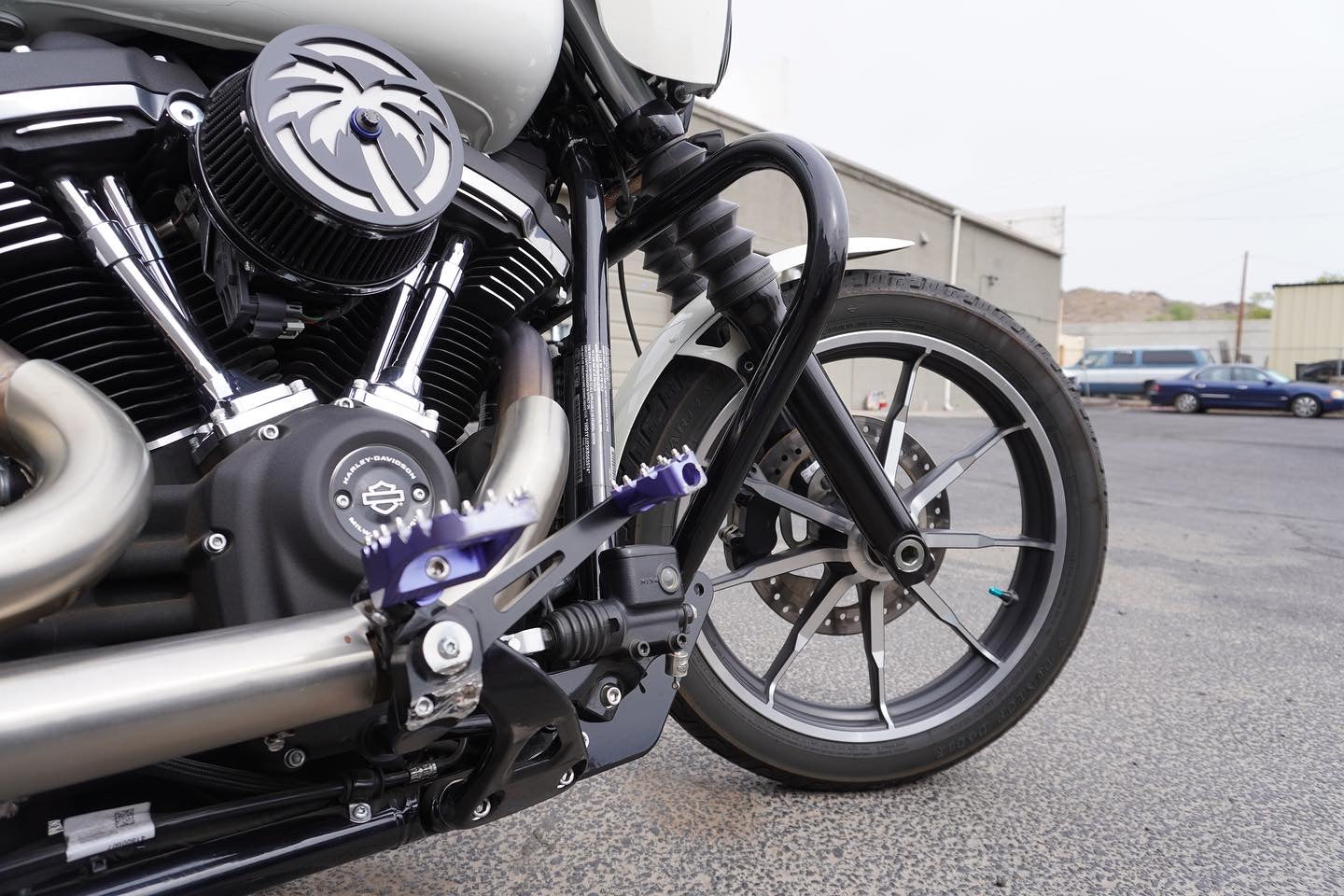 Kruesi Originals M8 Softail "K Bar"